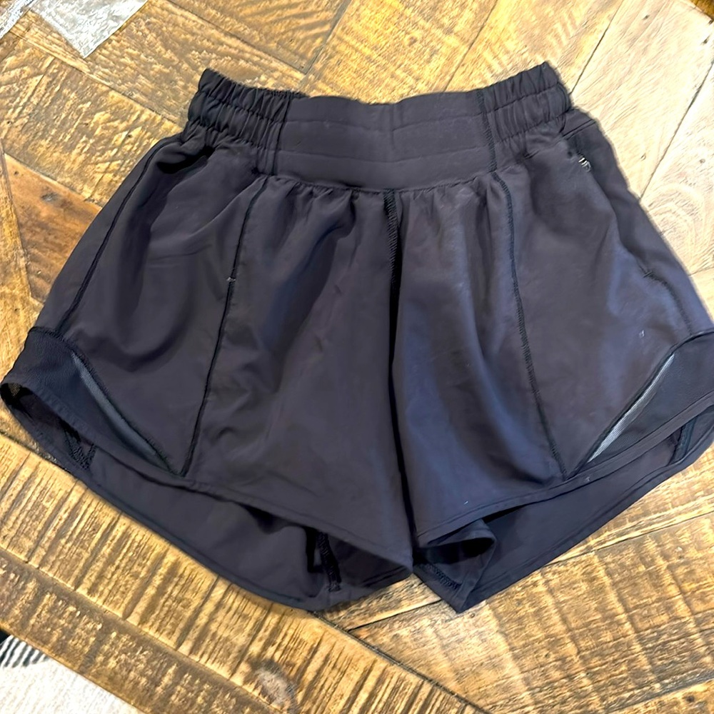 Lululemon Hotty Hot Low-Rise Lined Short 4" size 0